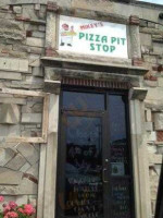 Mikey's Pizza Pit Stop outside