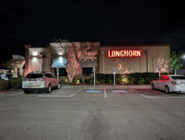 Longhorn Steakhouse Wilmington outside