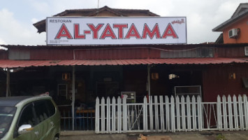 Al-yatama Thai outside