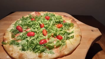 Omero Pizzeria E Tradizione food