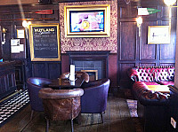 The Frankland Arms inside