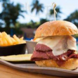 The Poolside Cafe Comida