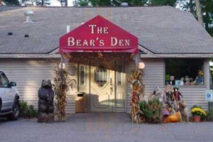 The Bear's Den outside