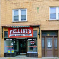 Fellini's Pizzeria food