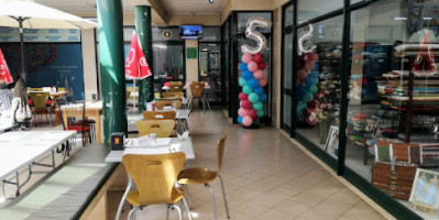 Cafetaria Santa Luzia inside