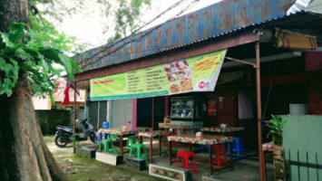 Waroeng Makan Mbak Nissa outside