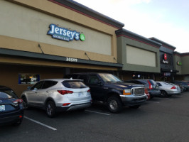 Jersey's Sports outside