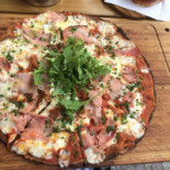 The Crazy Little Greek Comida