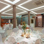 Behl's Dentro
