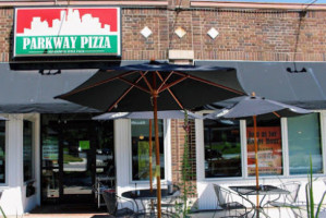 Parkway Pizza inside