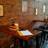 Invicta Taproom Dentro