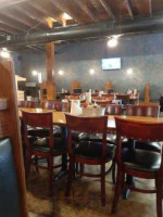 Biggin's Bbq inside