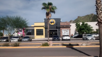 Buffalo Wild Wings outside