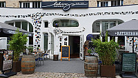 Behrings Stadtcafe Ottensen outside