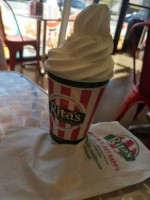 Rita's Roseville inside