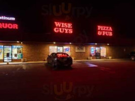 Wiseguys Pizza outside