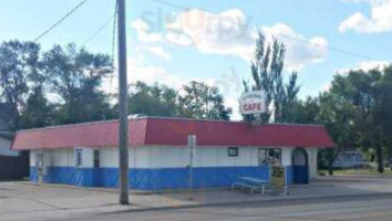 The Ice Cream Shoppe Cafe outside