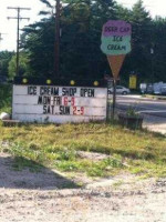 Deer Cap Ice Cream outside