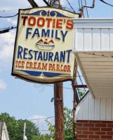Tooties Diner & Ice Cream Parlor outside