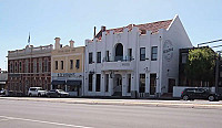 Geelong Hotel outside