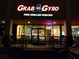 Grab A Gyro outside