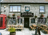 King's Arms inside