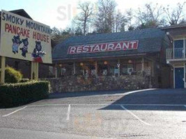 Smoky Mountain Pancake House 2 outside