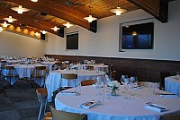Stanza Restaurant & Wine Bar inside