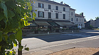 Hotel des Voyageurs outside