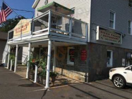 Beacon Falls Pizza Palace outside