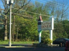 The Pied Piper Diner outside