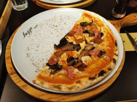 Pizzaria Luzzo food