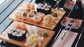 IZUMI - Restaurant - Sushi Bar food