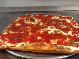 Vittoria's New York Pizza food