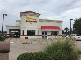 In-n-out Burger outside