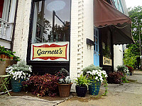 Garnett's Cafe outside