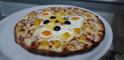 Al-pizza inside