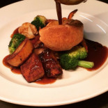 Clock Tower Bistro Comida