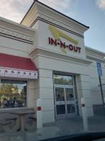 In-n-out Burger outside