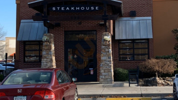 Longhorn Steakhouse outside