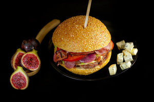 Cantine Gamelle Eurocentre Burger, Sandwich, Salade, Bols Et Plat Sur Place Et à Emporter food