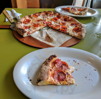 Flippers Pizzeria food