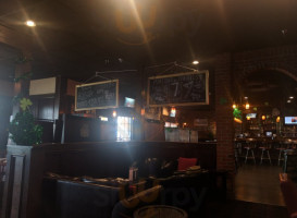 Dunwoody Tavern inside