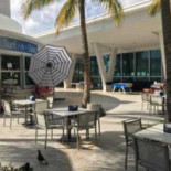 Surf-n-sides Dentro