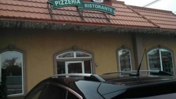 Glendale Pizza outside