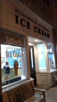 Stillwells Riverwalk Ice Cream outside