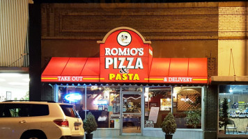 Romio's Pizza Pasta outside