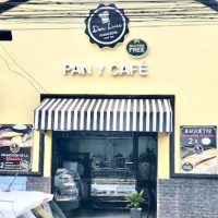 Don Luis Panaderia outside