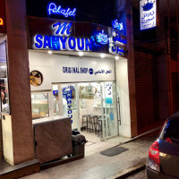Falafel De Sahyoun outside