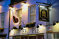 The Eel Pie Pub outside